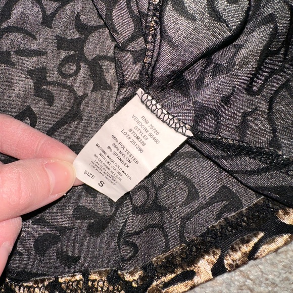 BKE Black and Gold Tank Top - Picture 5 of 6